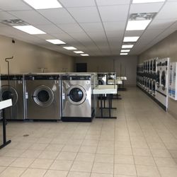 AM Express 9 - Laundromat