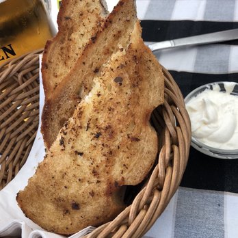 Mello Yello - Garlic Toast - Bars Near Me - Malmö, Alberta