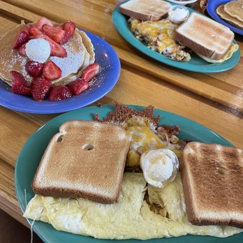 Stack'em High Pancakes & So Forth - Western Omelette with Smothered Hashbrowns and a side of Strawberry Pancakes - Pancakes Near Me - Kill Devil Hills, North Carolina
