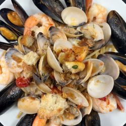 Manolo's Boutique Wines & Bistro