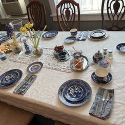 Hotel Warm Springs Bed & Breakfast Inn - Table for eight guests