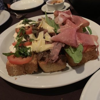 Amici Miei - Bruschetta! 1st: classic tomato and mozzarella, 2nd: topped with mushrooms and cheese, 3rd: topped with yummy arugula and prosciutto. - Italian Near Me - Buenos Aires, C