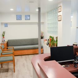 Jimmy C Kwan, DDS - Waiting area.