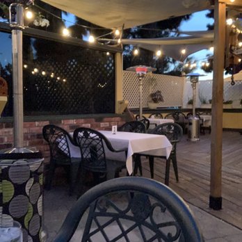 Burbank Smokehouse - outdoor patio seating, tables more than 6 feet apart - Steakhouses Near Me - Burbank, California Burbank Smokehouse - outdoor patio seating, tables more than 6 feet apart - Steakhouses Near Me - Burbank, California
