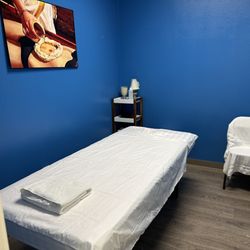 Live Well Massage - Massage room