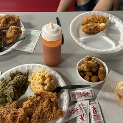 Coosa Corner - Fried chicken, okra, green beans, Mac & cheese, biscuits, hot sauce
