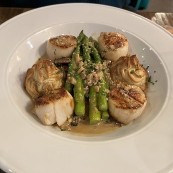 Rainbow Ranch Lodge Restaurant - Sea scallops in a mushroom sauce with asparagus. Very good! - New American Near Me - Gallatin Gateway, Montana Rainbow Ranch Lodge Restaurant - Sea scallops in a mushroom sauce with asparagus. Very good! - New American Near Me - Gallatin Gateway, Montana