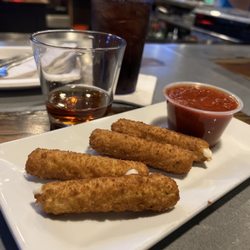 Jilly's Bar & Grill - Cheese sticks