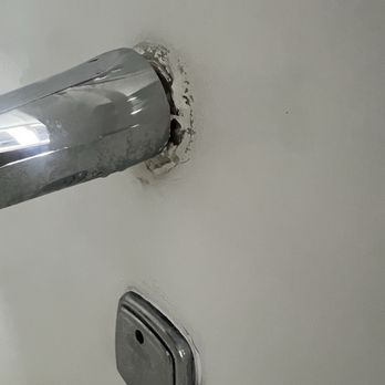 Comfort Inn - Bath faucet not sealed to wall and bathtub was painted - Hotels Near Me - Towson, Maryland Comfort Inn - Bath faucet not sealed to wall and bathtub was painted - Hotels Near Me - Towson, Maryland