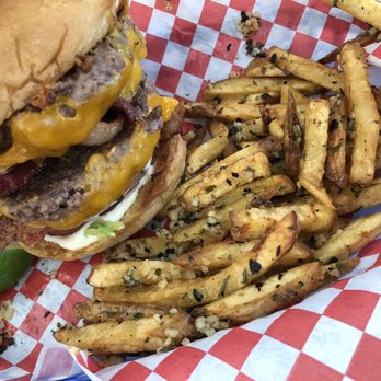 Sten's Burger Strand - Gigantic burger - Burgers Near Me - Dunsmuir, California