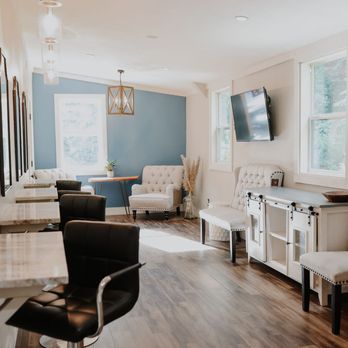 Chapman Hill Weddings + Events - Our Bridal Suite has the most amazing Hair and Makeup Salon. Your whole crew will have plenty of space to get ready! @johnandkymcreativeco - Venues & Event Spaces Near Me - Jefferson, Georgia Chapman Hill Weddings + Events - Our Bridal Suite has the most amazing Hair and Makeup Salon. Your whole crew will have plenty of space to get ready! @johnandkymcreativeco - Venues & Event Spaces Near Me - Jefferson, Georgia