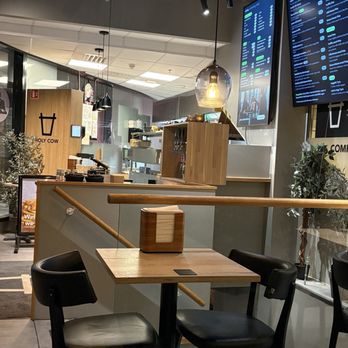 Holy Cow - Front area - Burgers Near Me - Bergen, 12
