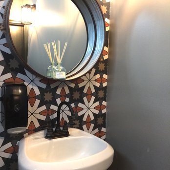 Egghead Cafe - I like nice and clean bathrooms - Coffee & Tea Near Me - Honolulu, Hawaii