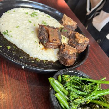 Jordyn's Brunch Cafe - Oxtails and grits - Soul Food Near Me - Chicago, Illinois Jordyn's Brunch Cafe - Oxtails and grits - Soul Food Near Me - Chicago, Illinois