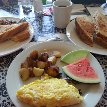 Golden Ears Cheesecrafters - Plain grilled cheese, artisan grilled cheese with apples, and mushroom onion omelette. - Cheese Shops Near Me - Maple Ridge, British Columbia