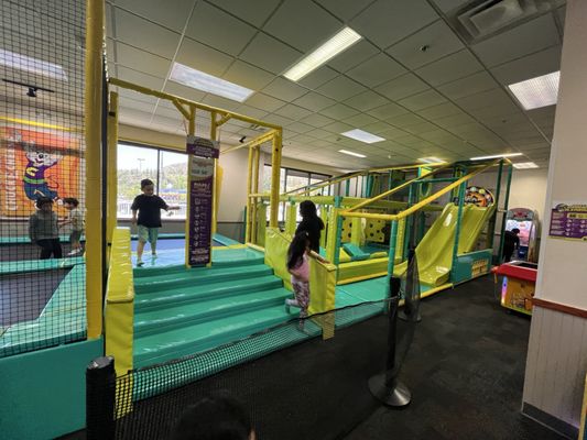 Chuck E. Cheese by null