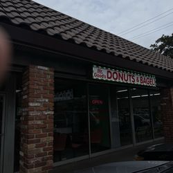 Mr Good's Donuts - Outside