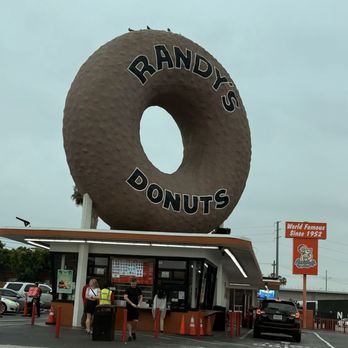 Randy's Donuts - Donuts Near Me - Inglewood, California