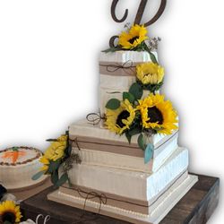 Dena's Sweetly Unique Cakes - Sunflower wedding cake