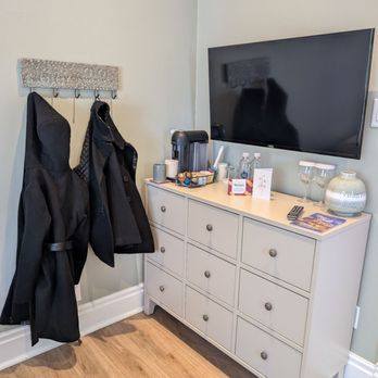 The Ayrshire Hotel - The Bondy Suite @ The Ayrshire House - Hotels Near Me - Elora, Ontario The Ayrshire Hotel - The Bondy Suite @ The Ayrshire House - Hotels Near Me - Elora, Ontario
