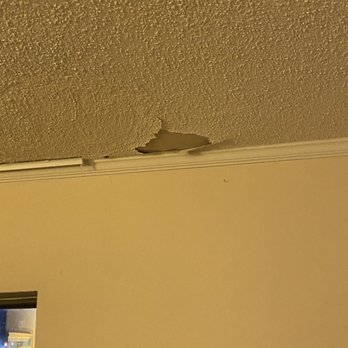 La Quinta by Wyndham Jackson - Room ceiling - Hotels Near Me - Jackson, Tennessee La Quinta by Wyndham Jackson - Room ceiling - Hotels Near Me - Jackson, Tennessee