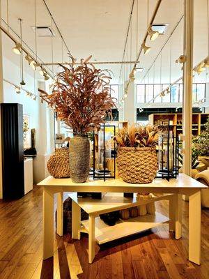 Crate & Barrel by null