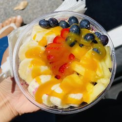 Pitaya bowl with the works