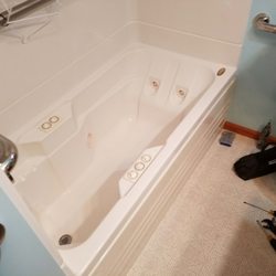 Miracle Method Surface Refinishing - Jet Tub Before Removing Jets and Installing an EZ Step
