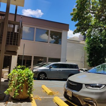 Bo’s Kitchen - Parking lot - Chicken Wings Near Me - Honolulu, Hawaii