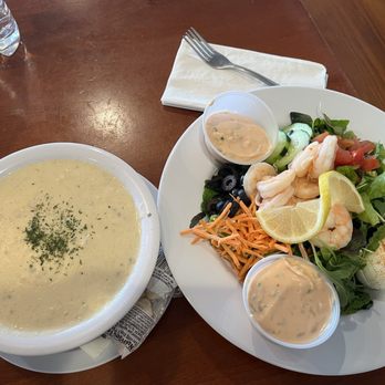 Duckie's Chowder House - Clam chowder and Louie salad - Seafood Near Me - Cayucos, California Duckie's Chowder House - Clam chowder and Louie salad - Seafood Near Me - Cayucos, California