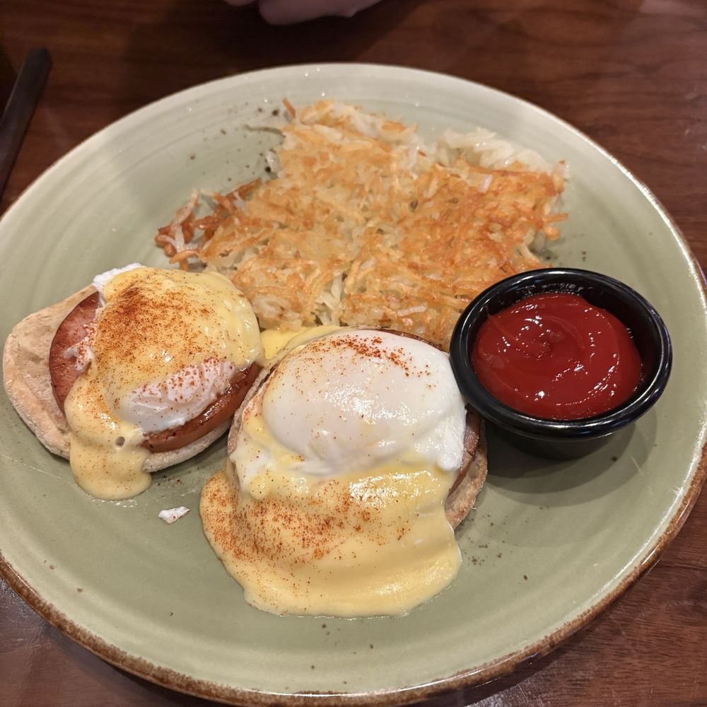 Café Central - Eggs Benedict - American Near Me - Reno, Nevada
