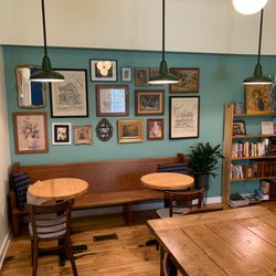 1833 Coffee and Tea Company - Lovely seating