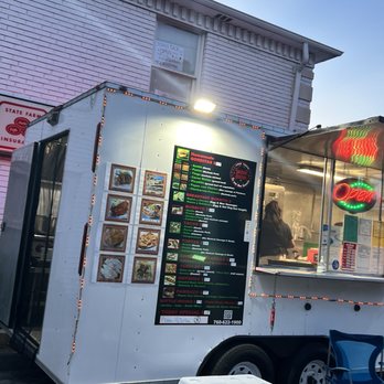 Sazon Casero - a food truck parked in a parking lot - Food Trucks Near Me