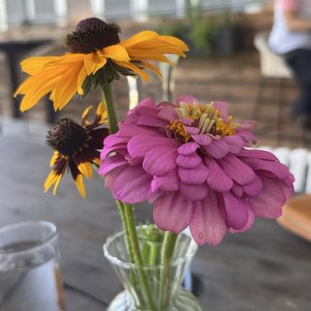Congaree and Penn - Pretty flowers at our table - Farms Near Me - Jacksonville, Florida