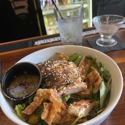 Mojos Bar & Grille - Asian salad
