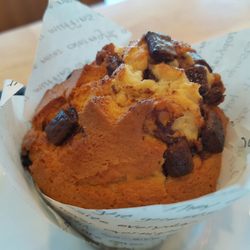 BB's Coffee and Muffins - Chocolate chip muffin