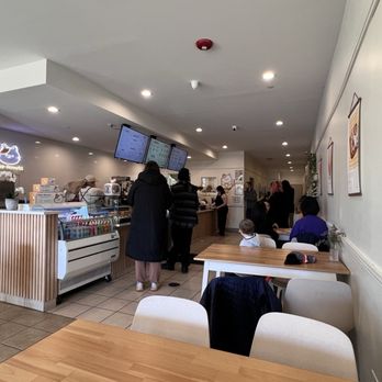 Dear Donuts - Interior - Donuts Near Me - St. Charles, Illinois