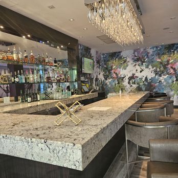 Ivy Hotel - Lobby Bar - Hotels Near Me - Chicago, Illinois