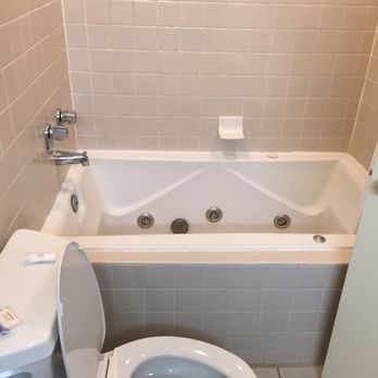 Great Smokies Inn - Jacuzzi tub - Hotels Near Me - Cherokee, North Carolina