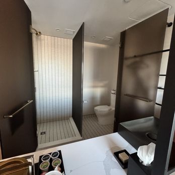 Omni Hotel at the Seaport Parking - Hotels Near Me - Boston, Massachusetts