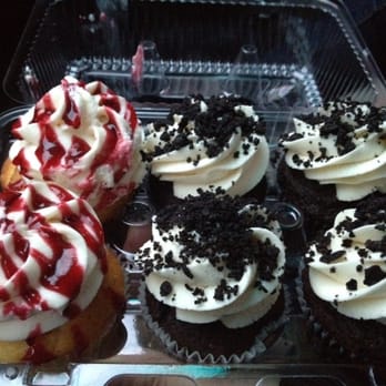 Brooklyn Cupcake - Oreo and raspeberry vanilla delicious!!! - Cupcakes Near Me - Brooklyn, New York