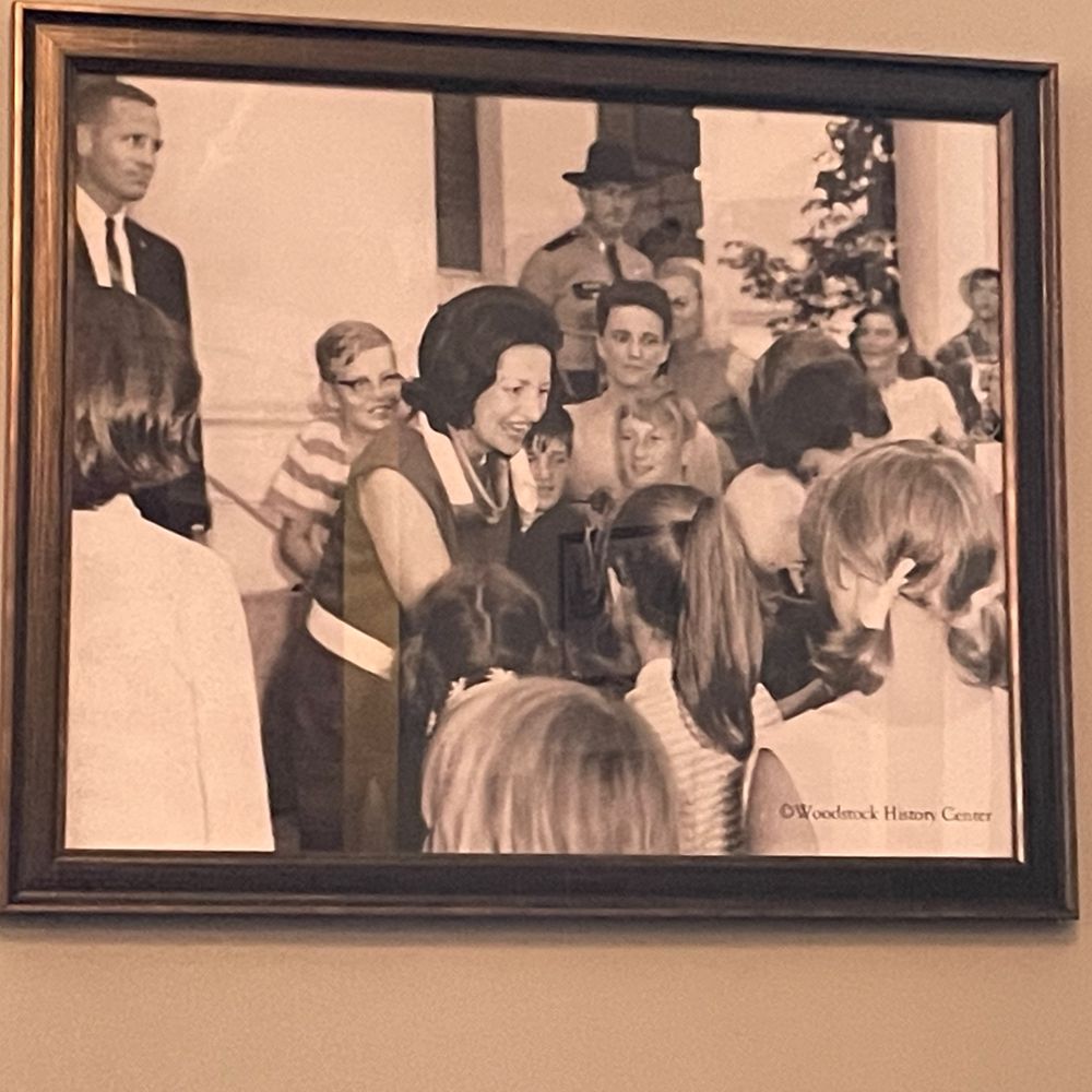 Dr Coburns Tonic - Lady Bird Johnson with Woodstock, VT schoolchildren - American Near Me - Woodstock, Vermont Dr Coburns Tonic - Lady Bird Johnson with Woodstock, VT schoolchildren - American Near Me - Woodstock, Vermont