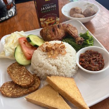 Sumatera Restaurant NYC - R10. Nasi Pecel Ayam Goreng - Indonesian Near Me - Elmhurst, New York