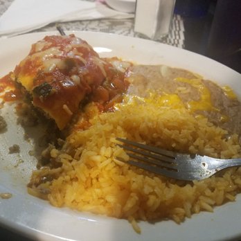 Arturo's Mexican Restaurant - Plato de Arturo: Beef Chili Relleno with rice and beans - Mexican Near Me - Irving, Texas