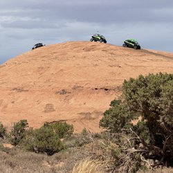 High Point Hummer and ATV - UTVs going across the same fins as our Hummer.