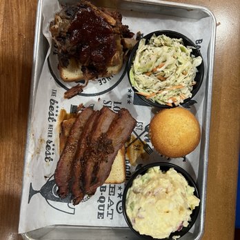 Famous Dave's Bar-B-Que - Q Combo 2 Meat - Texas Beef Brisket & Georgia Chopped Pork with Coleslaw, Potato Salad & Cornbread Muffin - Barbeque Near Me - El Centro, California