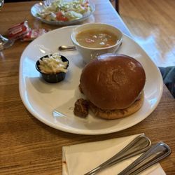 The River Club Of Afton - Pulled pork