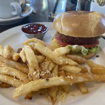 Station 400 - Crab sandwich with truffle fries - American Near Me - Sarasota, Florida Station 400 - Crab sandwich with truffle fries - American Near Me - Sarasota, Florida