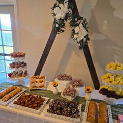 The Orangecrest Club - Jennifer had dessert plates we were able to use.