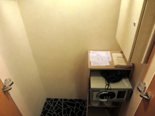 Oasis Avenue by null